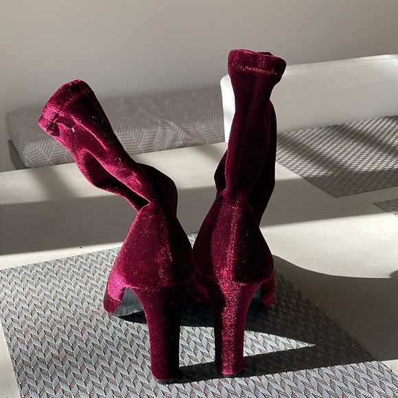 Beautiful  deep burgundy velvet sock heeled boots - Picture 3 of 7